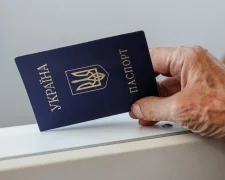 Паспорт-книжечка, теряющий силу без нового фото