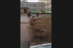 У школі викопують квіти, скріншот з відео