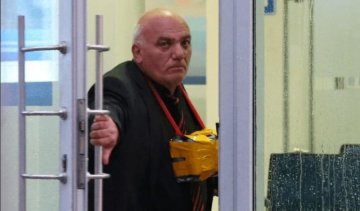 Теракт у Москві: чоловік погрожує підірвати себе і заручників