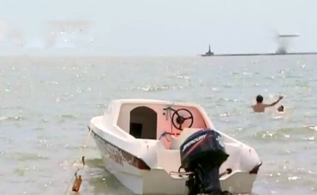 В Бердянске катамаран с туристами унесло в открытое море - испуганные люди молились и звали на помощь