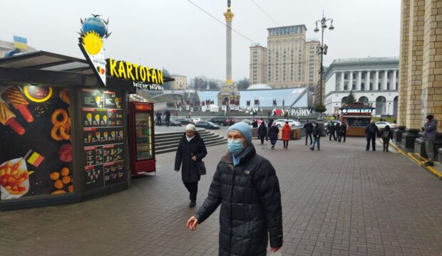 Українці на вулиці, фото: Знай.ua