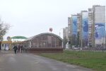 Гола харків'янка влаштувала "стриптиз" на висоті і ледь не розбилася в котлету, відео на межі