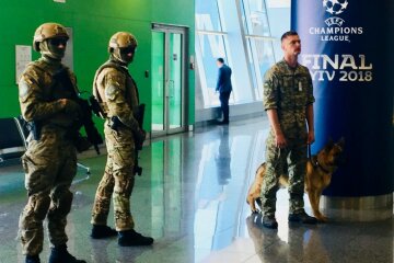"Зеленый коридор" не помог: в Борисполе задержали турка с 28 кг янтарных украшений