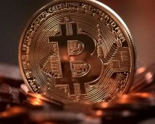 BitCoin і BitCoinCash впали у ціні через хакерські атаки і припинення торгів