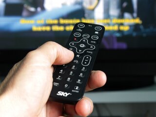 Телевізор, пульт / фото: Pixabay