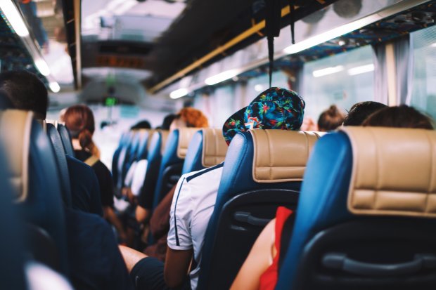 Як зробити тривалу подорож на автобусі комфортною і приємною