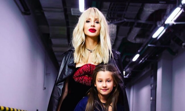 "Чекаємо поповнення?": Лобода з донькою заінтригували розмовами про братика, веселе відео