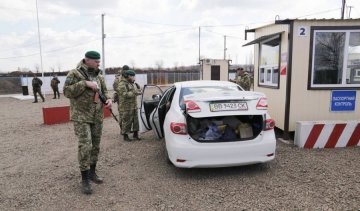 Бойовики обстріляли мирних жителів на блокпосту