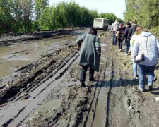 В школу пешком за десять километров: как выживают в прикарпатских глубинках, - подробности не для слабонервных