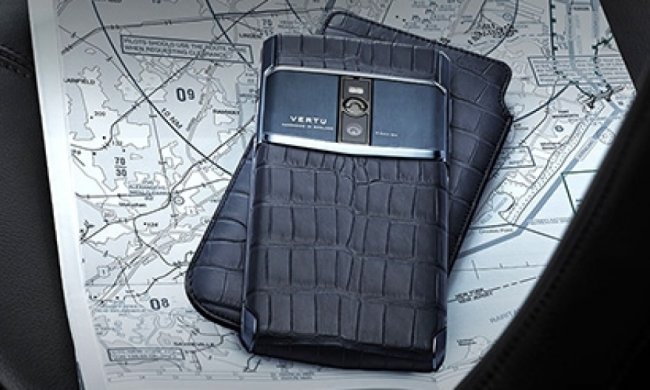 Vertu представила смартфон с сапфировым стеклом (фото)