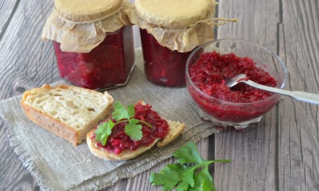 Буряк з хріном та часником, фото з вільних джерел