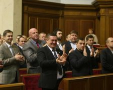 Украинцы выступают за тотальное обновление Рады (опрос)