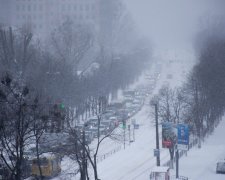 Снігопади паралізували Київ: повна карта заторів