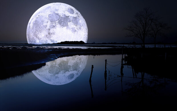 Почему Луна огромная над горизонтом и маленькая в небе? Объяснение ученых