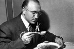 Велосипед-амфибия, портативная сауна и держатель для сигарет: 10 самых странных изобретений из прошлого