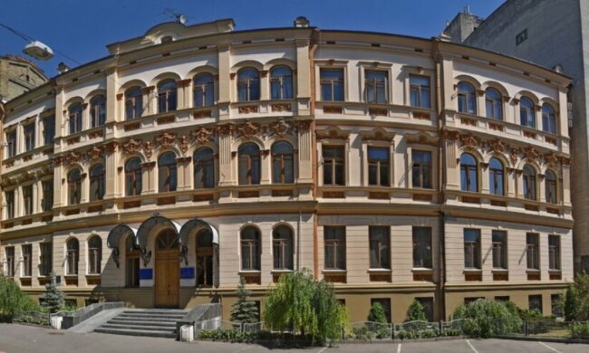 У Києві палає Мінкульт, сотні людей в смертельній пастці: перші подробиці та відео