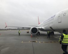 Переполненный Boeing экстренно приземлился в Одессе: прощались с жизнью