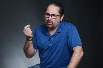 Известный певец стал жертвой опасной киевской банды