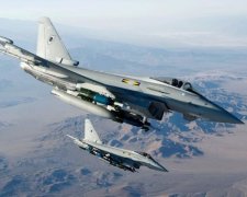 Британія підняла винищувачі через Росію