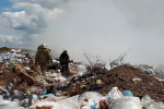 Під Харковом спалахнула гора смердючих відходів: пожежники мчать з усіх куточків міста, на кону - життя людей