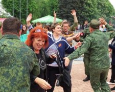 П'яниці, злодії і наркомани: мережі сміються над загоном бойовиків