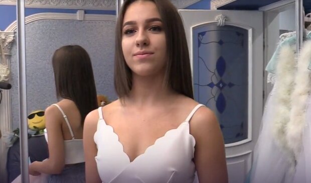 Школярка з Тернополя відгуляє випускний у сукні зі 100-метровим шлейфом