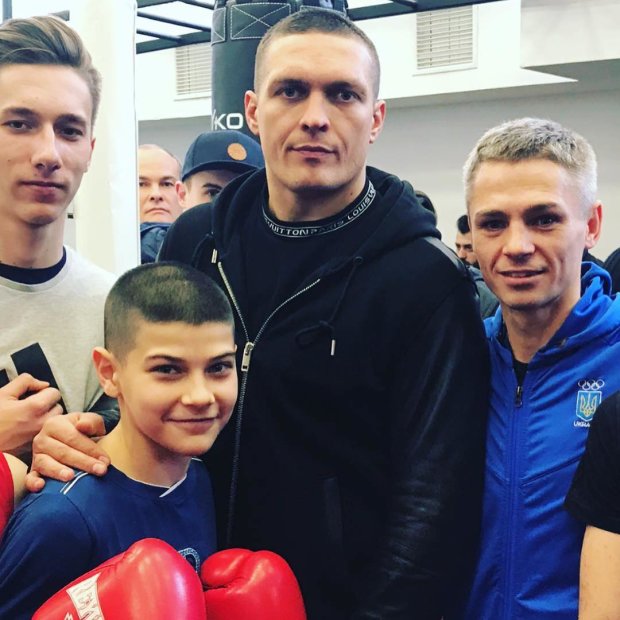 Александр Усик на открытии боксерского клуба в Одессе