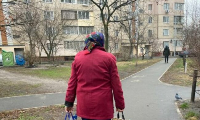 Украинка шесть лет скрывала смерть матери ради денег: получала соцвыплаты за покойную