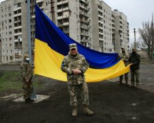 В Авдеевке взвился украинский стяг, facebook.com/pressjfo.news