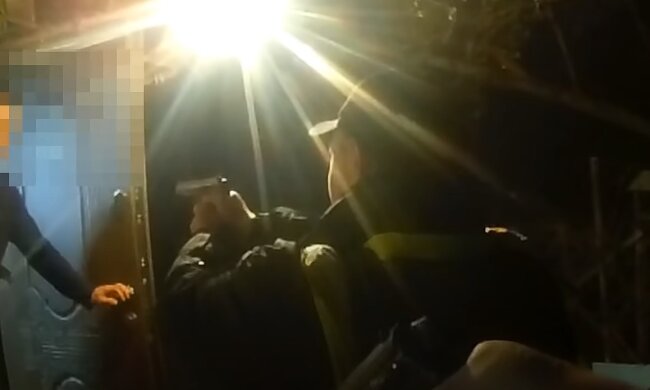 Поліцейські, скріншот: Youtube