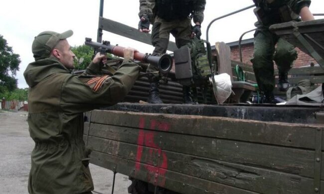 Россия подогнала боевикам Донбасса "гумпомощь"