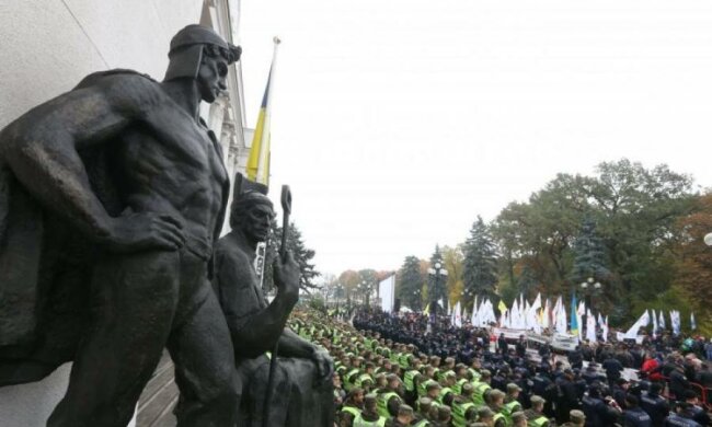 Протесты в Украине: активисты переключились на президента