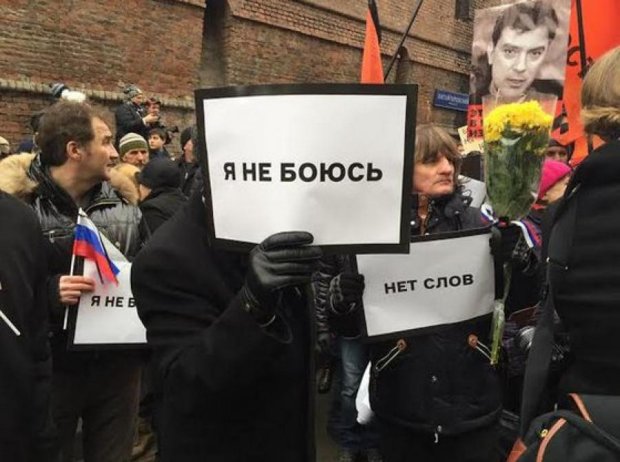 Десятки тысяч россиян вышли на антипутинские марши