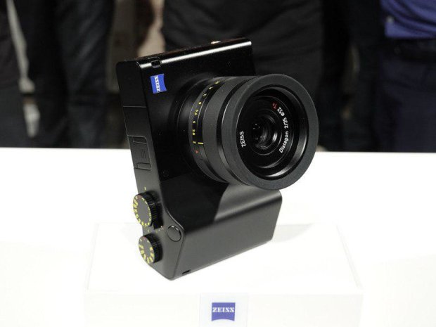 Zeiss ZX1: топовый фотоаппарат подружили с Photoshop