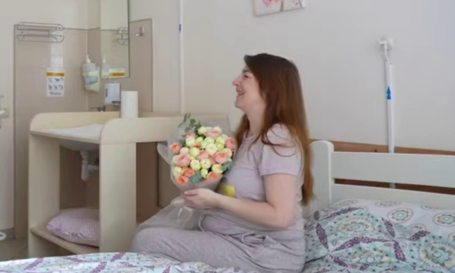 Щаслива українка, яка народила під час обстрілу в Києві, кадр з відео