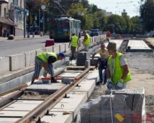 Гройсману на вотчині показали плитку, що"випарувалася" за добу