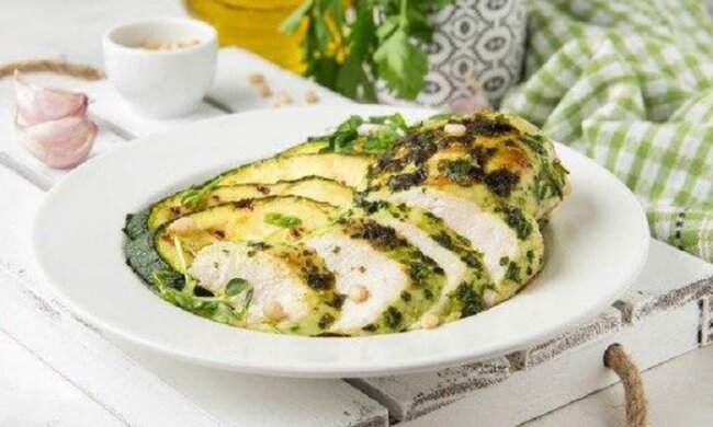 Курица на гриле в зеленом маринаде, фото Telegram