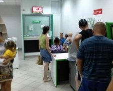 ПриватБанк за рахунок українців закотив вечірку зі стриптизом
