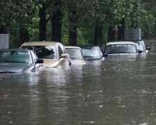 Популярний український курорт пішов під воду, пляжі зруйновано: кадри апокаліпсису