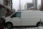 Скажений мікроавтобус протаранив зоомагазин: дивна ДТП ошелешила Київ