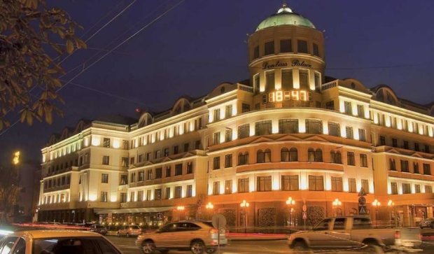 Терористи захопили два готелі Ахметова у Донецьку