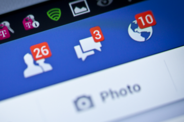 Збій у Facebook: експерти розповіли, що робити