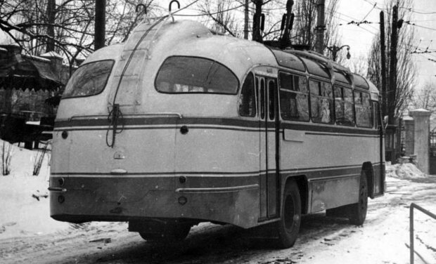 Перший український тролейбус ЛАЗ: архівне фото