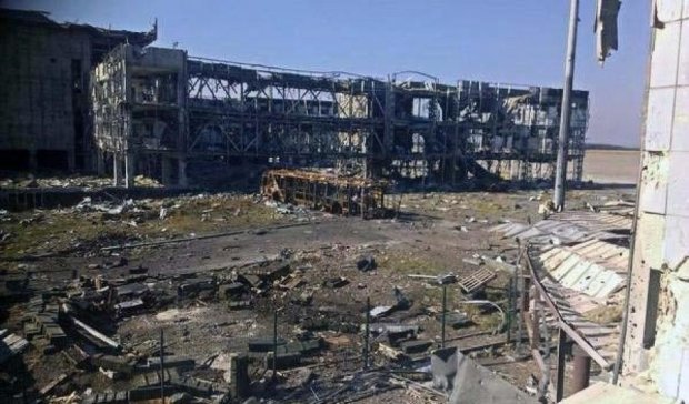 "Русский мир" растягивает Донецкий аэропорт на металлолом