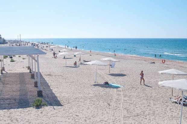Оккупанты сорвали пляжный сезон в Крыму: отдыхающих оставили ни с чем