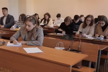 Студенти. Фото: скрін youtube
