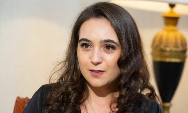 Юлія Мендель показала, чим займається в спекотні дні: "Бережіть коліна"
