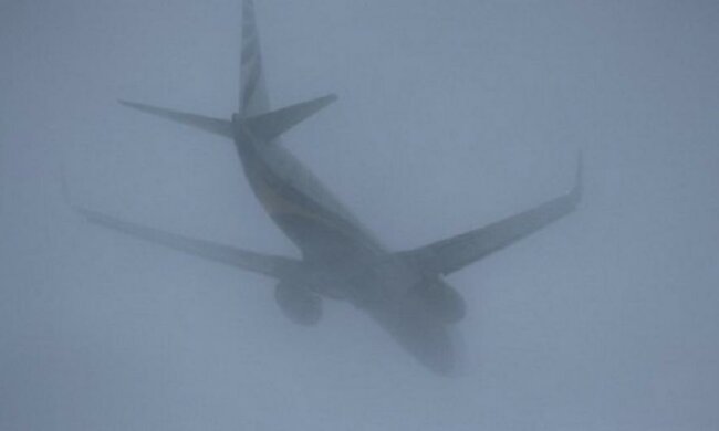 В Одессе непогода помешала посадить самолет с волейбольной командой