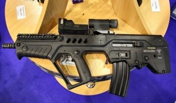  Завод «Форт» у дві зміни штампує натівські гвинтівки для АТО