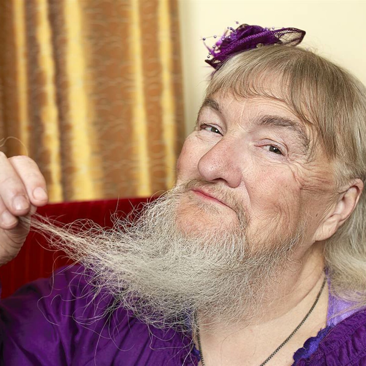 Самого глупого человека. Вивиан Уилер. Вивиан Уилер самая длинная. Вивиан Уилер самая длинная женская борода. Бабушка с бородой.